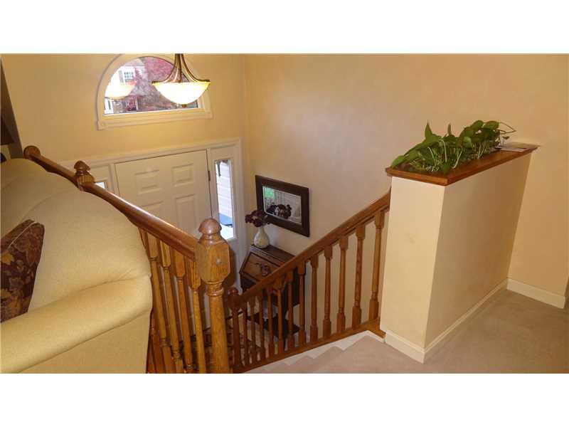 118 Wyngate Road Coraopolis, PA 15108 - Photo 9 of 25 Entry/Foyer.