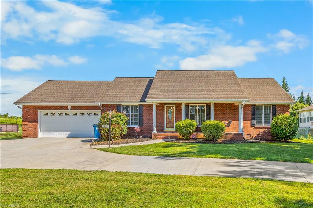 128 Meadowview Road Mocksville, NC 27028 - Photo 2 of 37