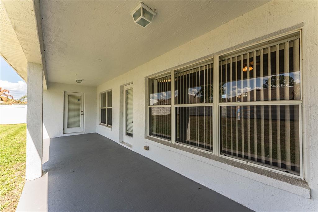 233 Towhee Road Winter Haven, FL 33881 - Photo 5 of 87 a view of a balcony