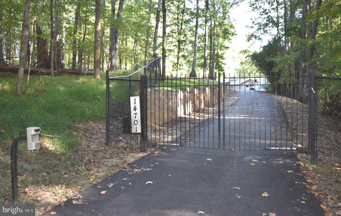 14701 Poplar Hill Road Germantown, MD 20874 - Photo 15 of 108 Entry Gate With Entry Panel
