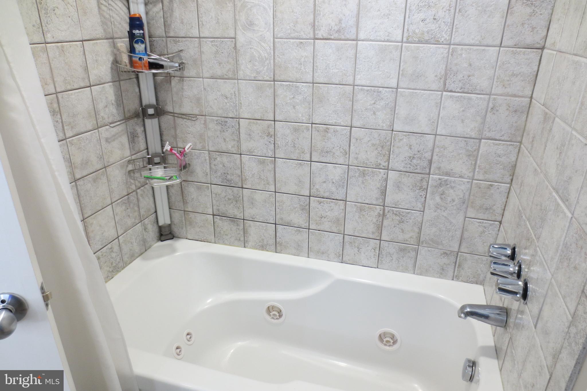 14701 Poplar Hill Road Germantown, MD 20874 - Photo 51 of 108 Jacuzzi Tab in Master Bath