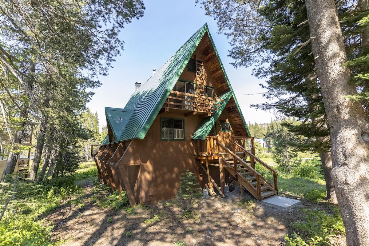 2072 Serene Road Soda Springs, CA 95728 - Photo 4 of 21 Front of Cabin