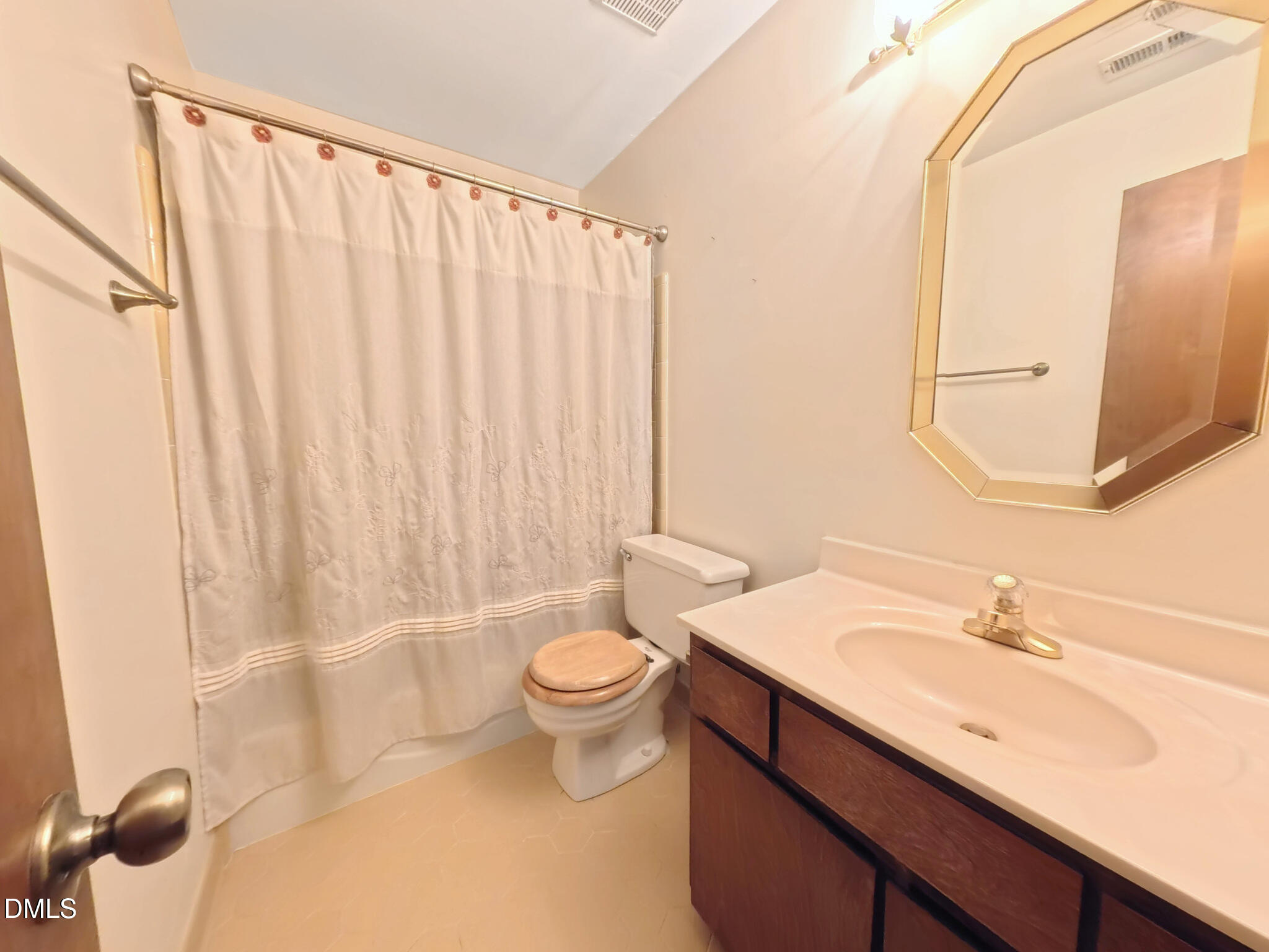 5867 Branchwood Road Raleigh, NC 27609 - Photo 9 of 16 5867 Branchwood Hall Bath