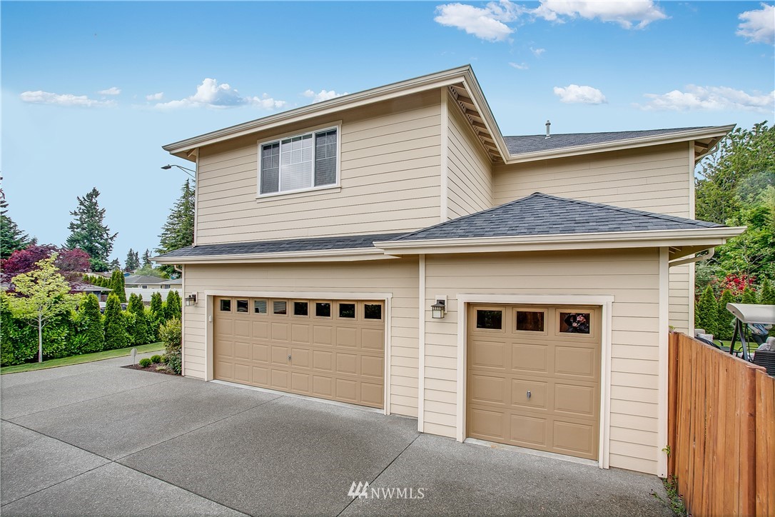 2516 Edmonds Avenue Northeast Renton, WA 98056 - Photo 2 of 25 Gallery Image 2