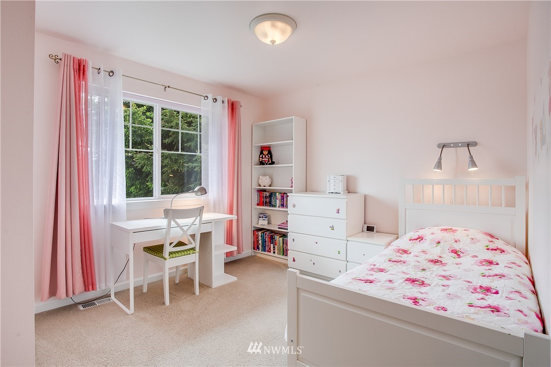 2516 Edmonds Avenue Northeast Renton, WA 98056 - Photo 13 of 25 Gallery Image 13
