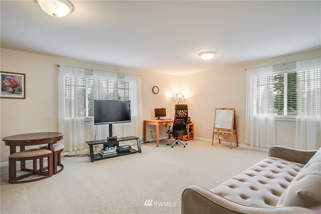 2516 Edmonds Avenue Northeast Renton, WA 98056 - Photo 17 of 25 Gallery Image 17