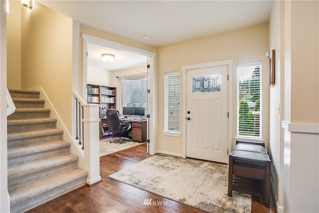 2516 Edmonds Avenue Northeast Renton, WA 98056 - Photo 3 of 25 Gallery Image 3
