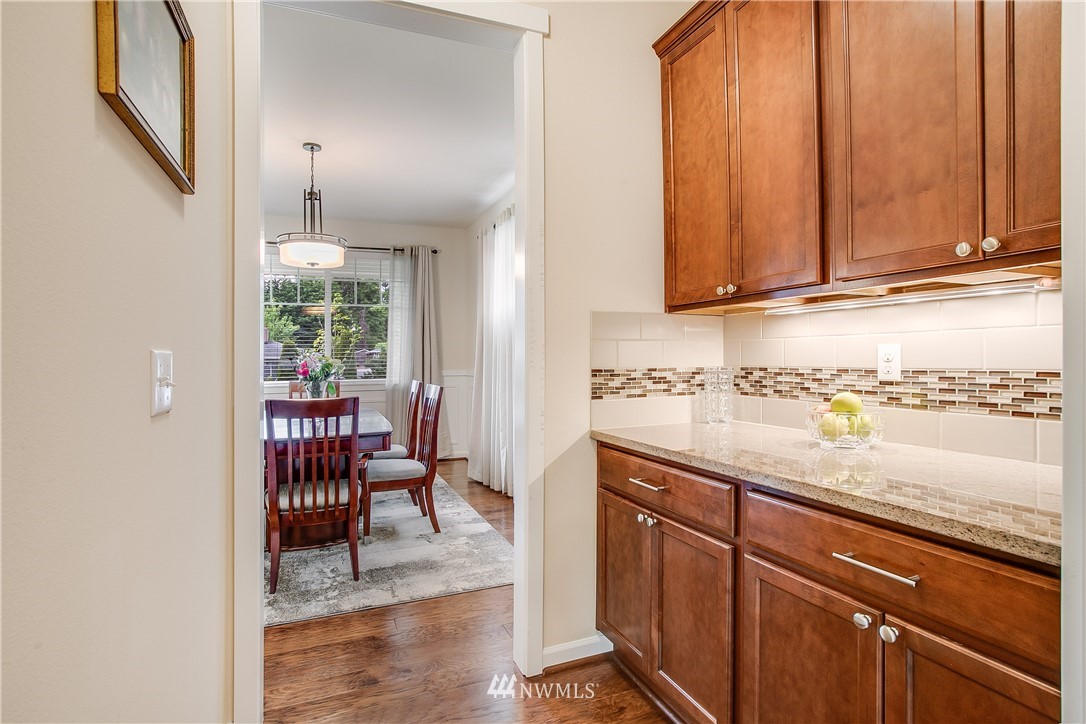 2516 Edmonds Avenue Northeast Renton, WA 98056 - Photo 5 of 25 Gallery Image 5