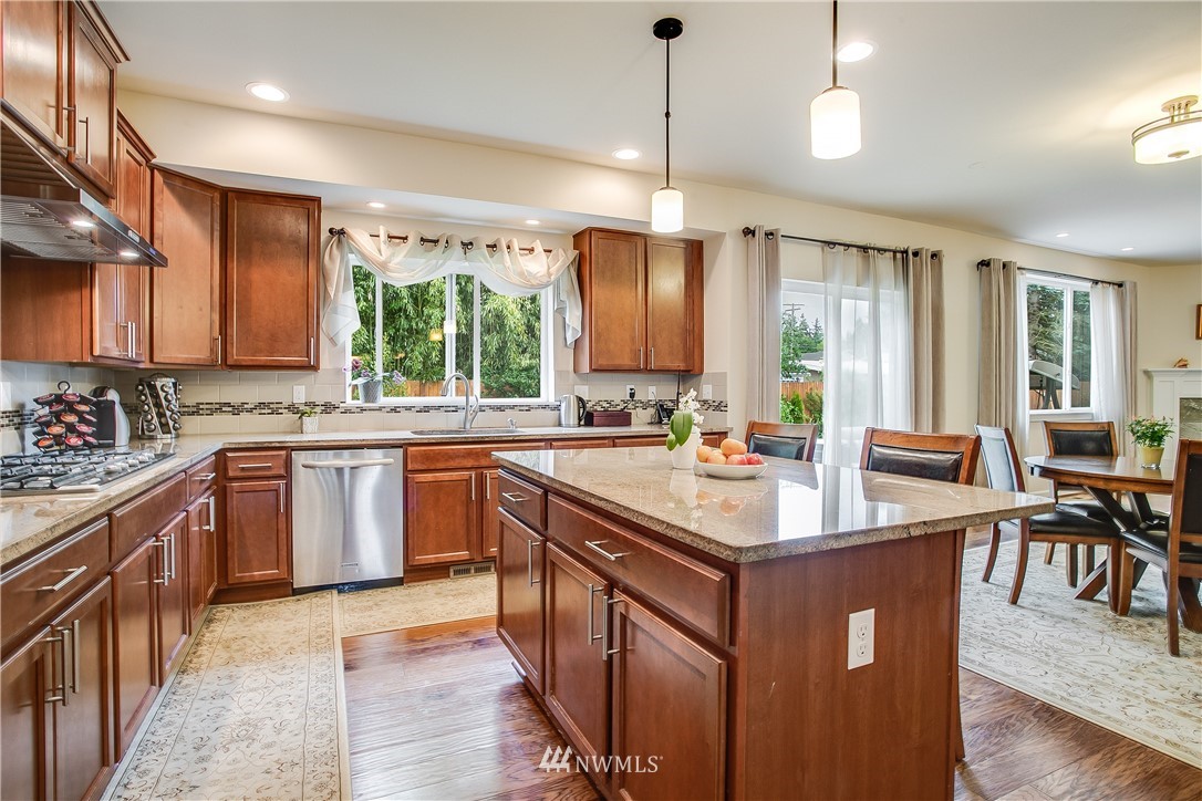 2516 Edmonds Avenue Northeast Renton, WA 98056 - Photo 6 of 25 Gallery Image 6