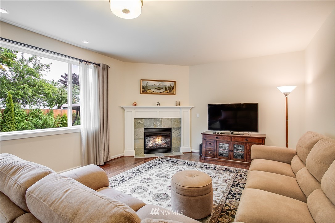 2516 Edmonds Avenue Northeast Renton, WA 98056 - Photo 8 of 25 Gallery Image 8