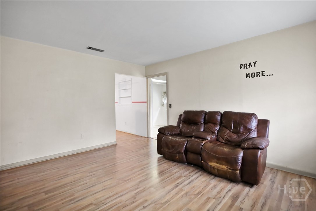 985 7 Oaks Road Jesup, GA 31546 - Photo 4 of 30