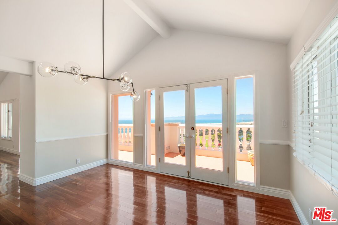 217 Fowling Street Playa del Rey, CA 90293 - Photo 16 of 51 a view of an empty room with a window