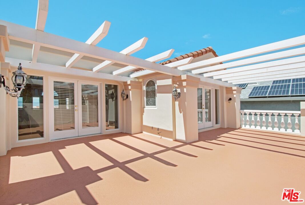 217 Fowling Street Playa del Rey, CA 90293 - Photo 26 of 51 a view of a building with porch