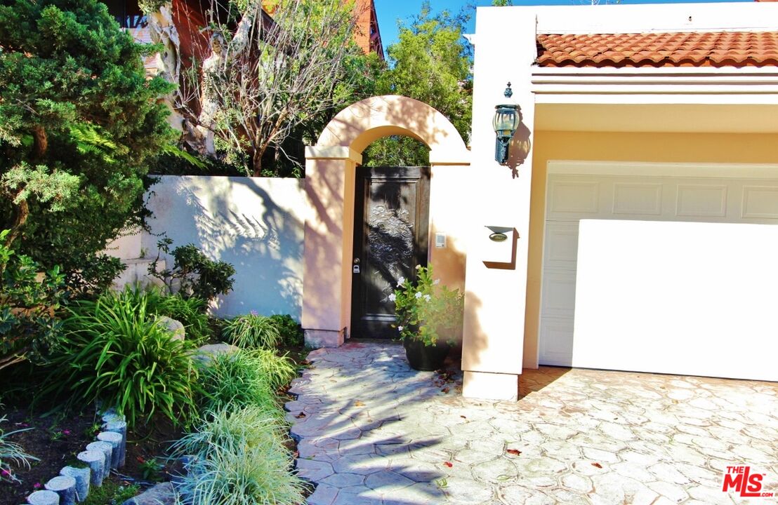 217 Fowling Street Playa del Rey, CA 90293 - Photo 3 of 51 a view of a multi story building with yard