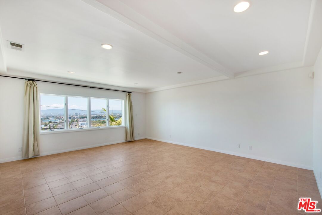 217 Fowling Street Playa del Rey, CA 90293 - Photo 44 of 51 an empty room with large windows