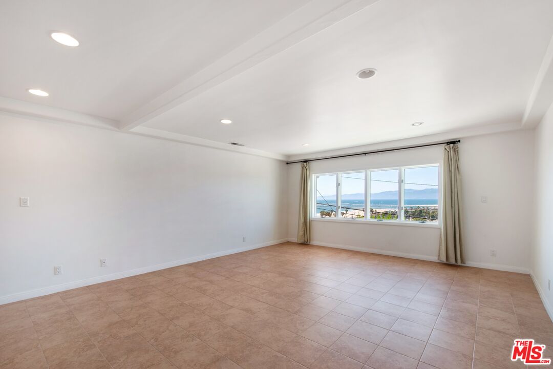 217 Fowling Street Playa del Rey, CA 90293 - Photo 45 of 51 an empty room with large windows
