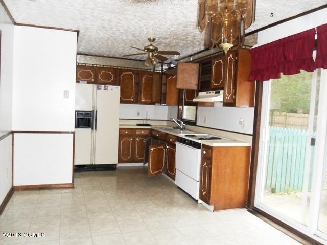 222 Poplar Road Havelock, NC 28532 - Photo 3 of 8 kitchen