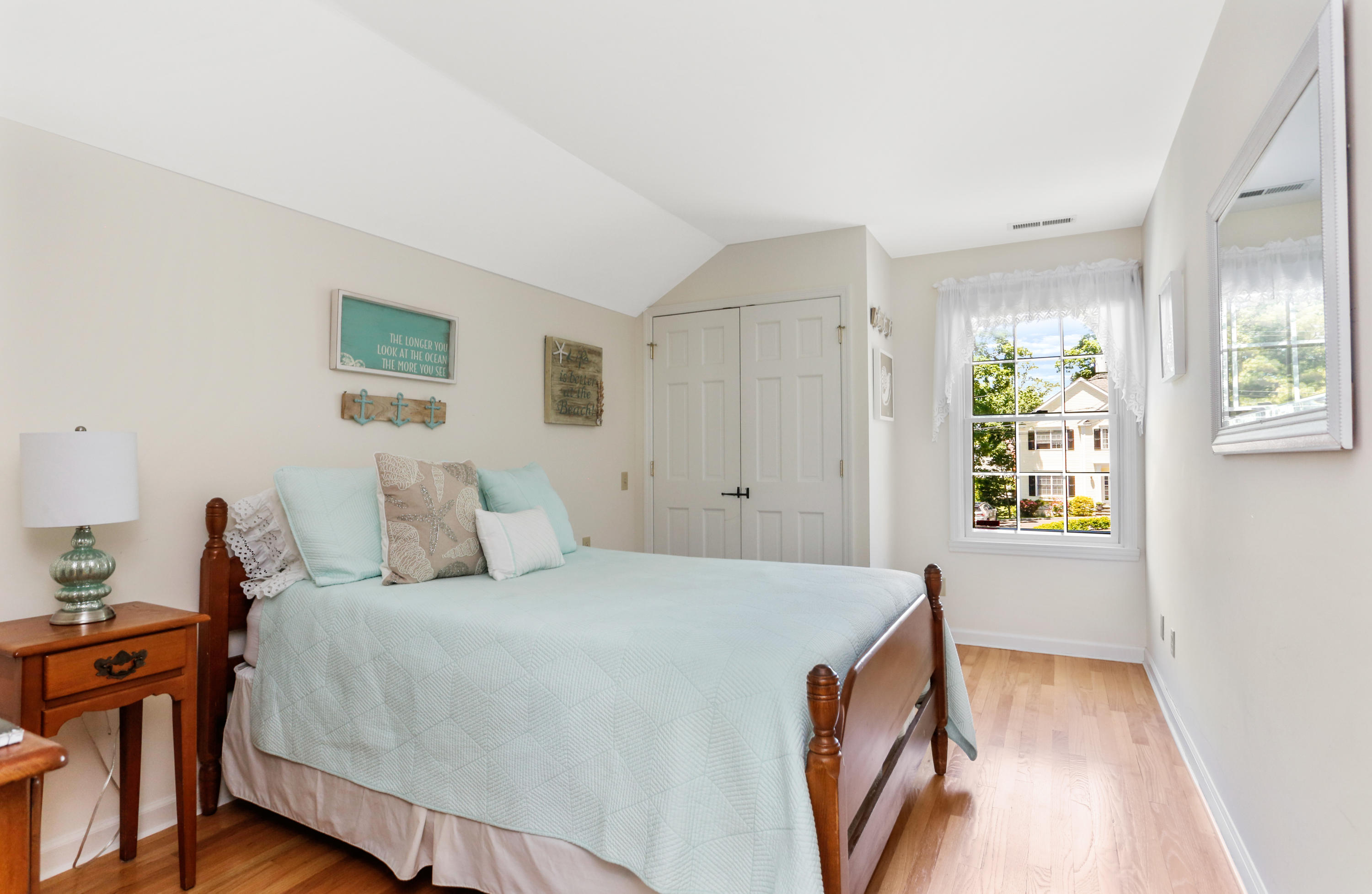 68 Brooks Road New Canaan, CT 06840 - Photo 23 of 32 guestroom