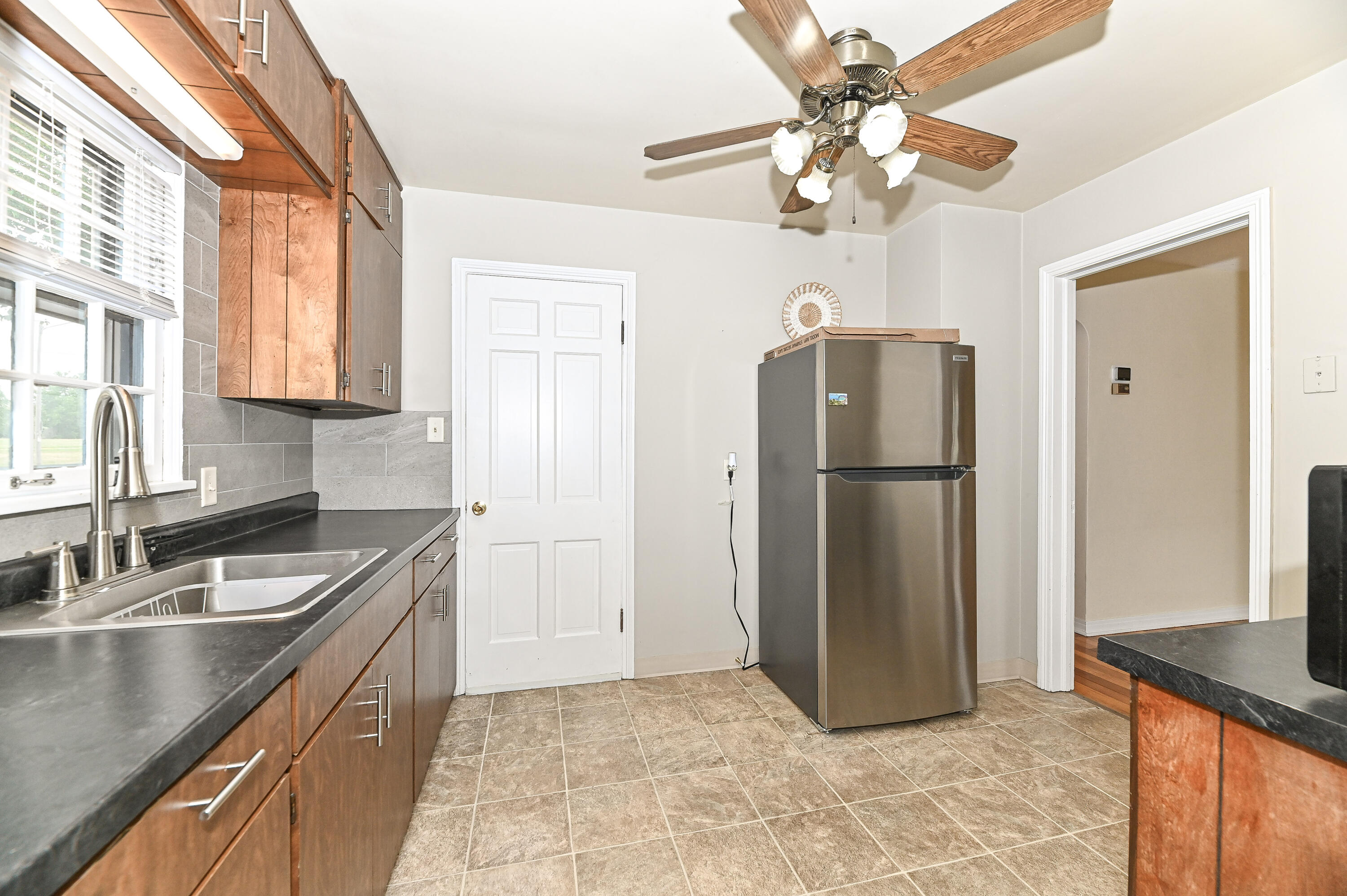 3022 21st Street Racine, WI 53403 - Photo 10 of 30 Kitchen appliances included