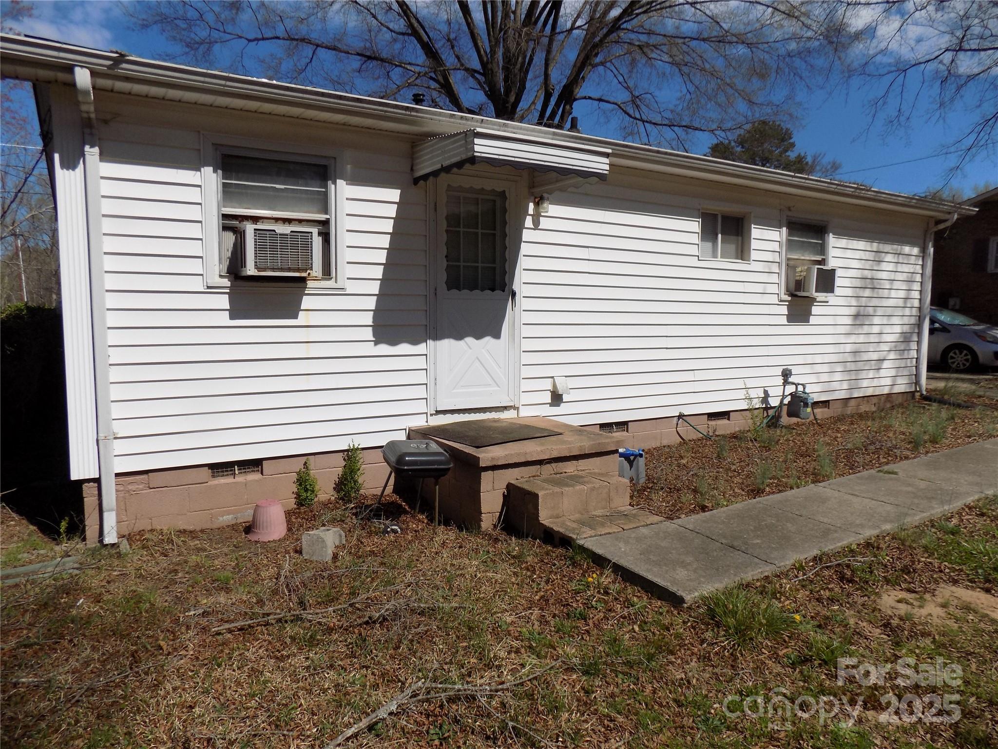 543 Queens Road Gastonia, NC 28052 - Photo 3 of 12 Gallery Image 3
