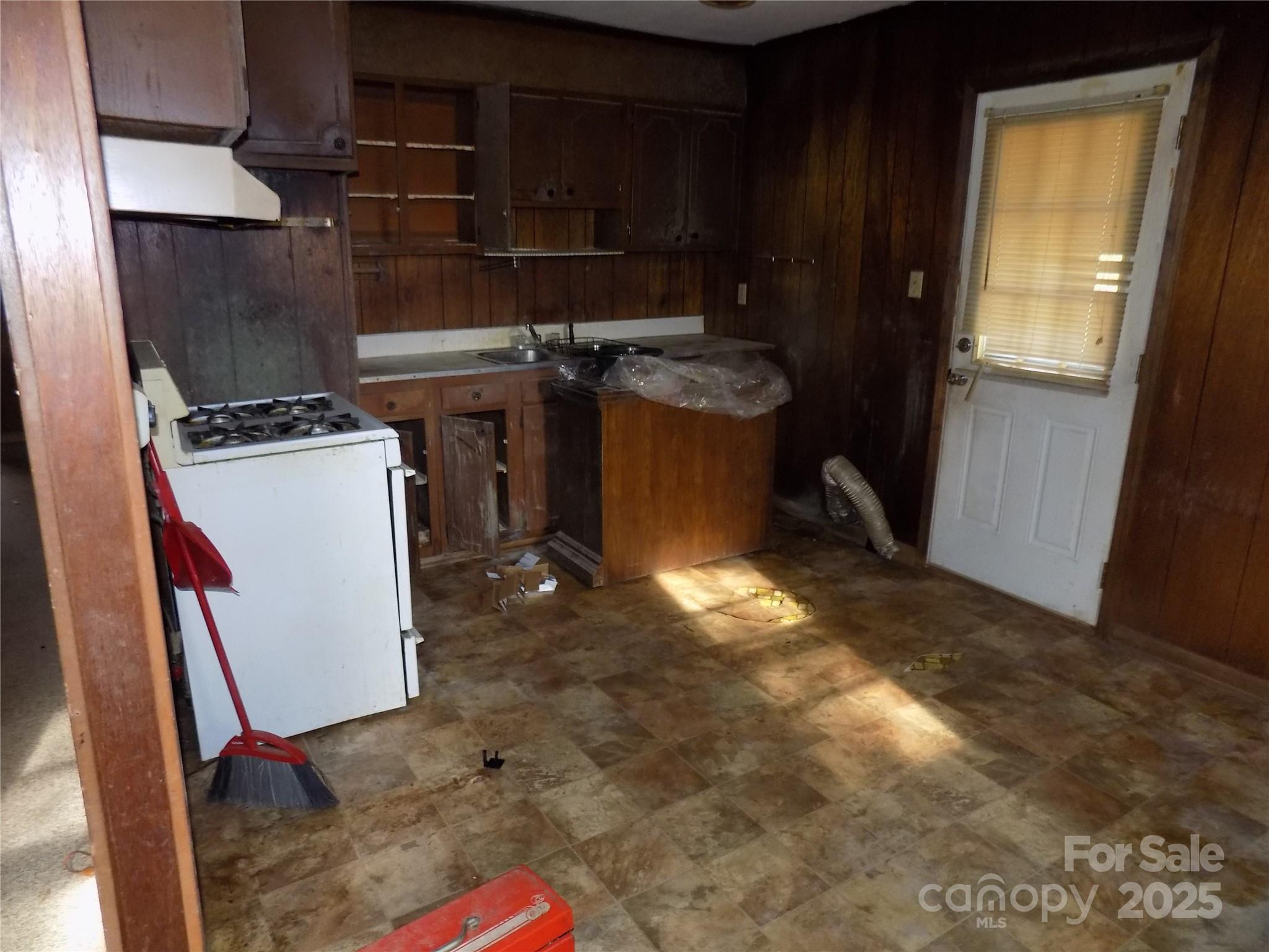 543 Queens Road Gastonia, NC 28052 - Photo 8 of 12 Gallery Image 8