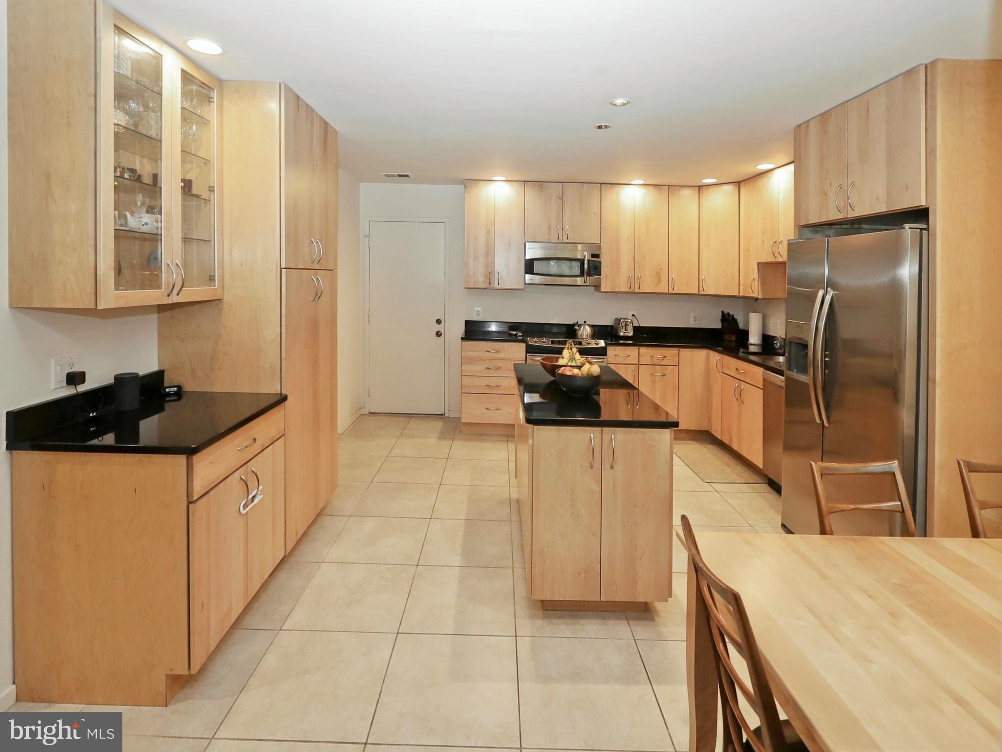 11037 Solaridge Drive Reston, VA 20191 - Photo 11 of 45 Maple cabinets
