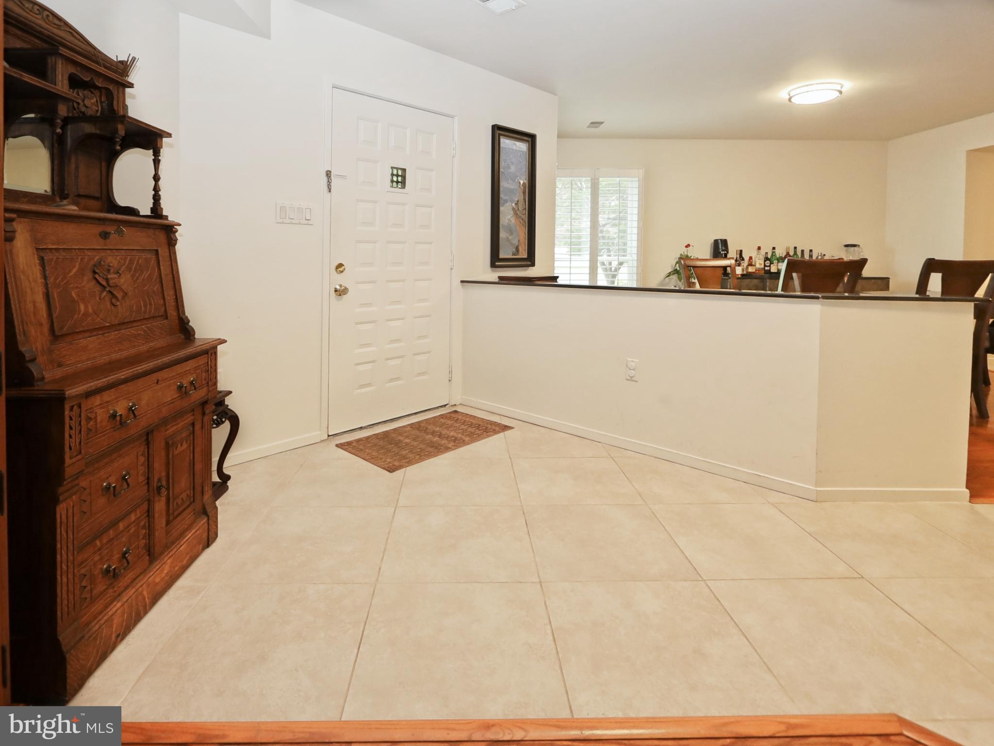11037 Solaridge Drive Reston, VA 20191 - Photo 3 of 45 Large foyer