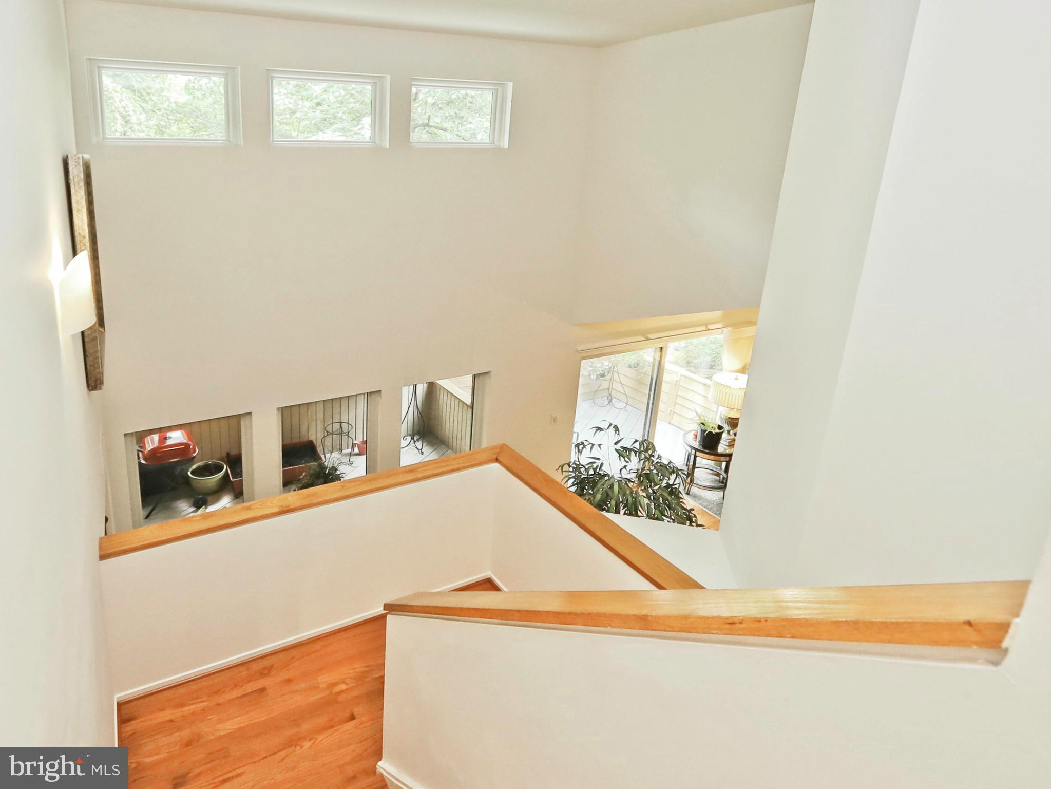 11037 Solaridge Drive Reston, VA 20191 - Photo 21 of 45 Interesting architecture