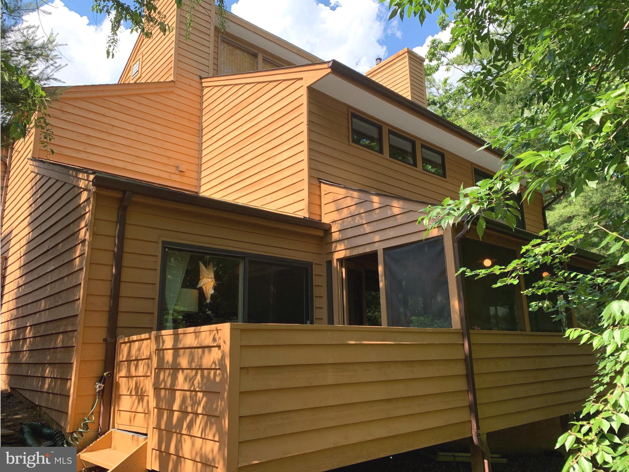 11037 Solaridge Drive Reston, VA 20191 - Photo 33 of 45 Rear elevation