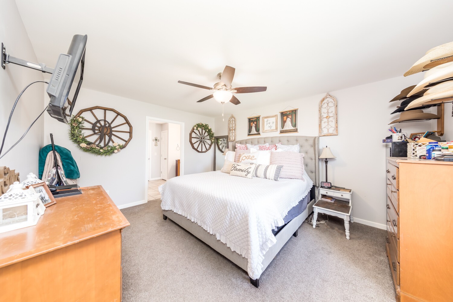530 Lower Helton Road Alexandria, TN 37012 - Photo 17 of 24 a bed room with a bed and a chair