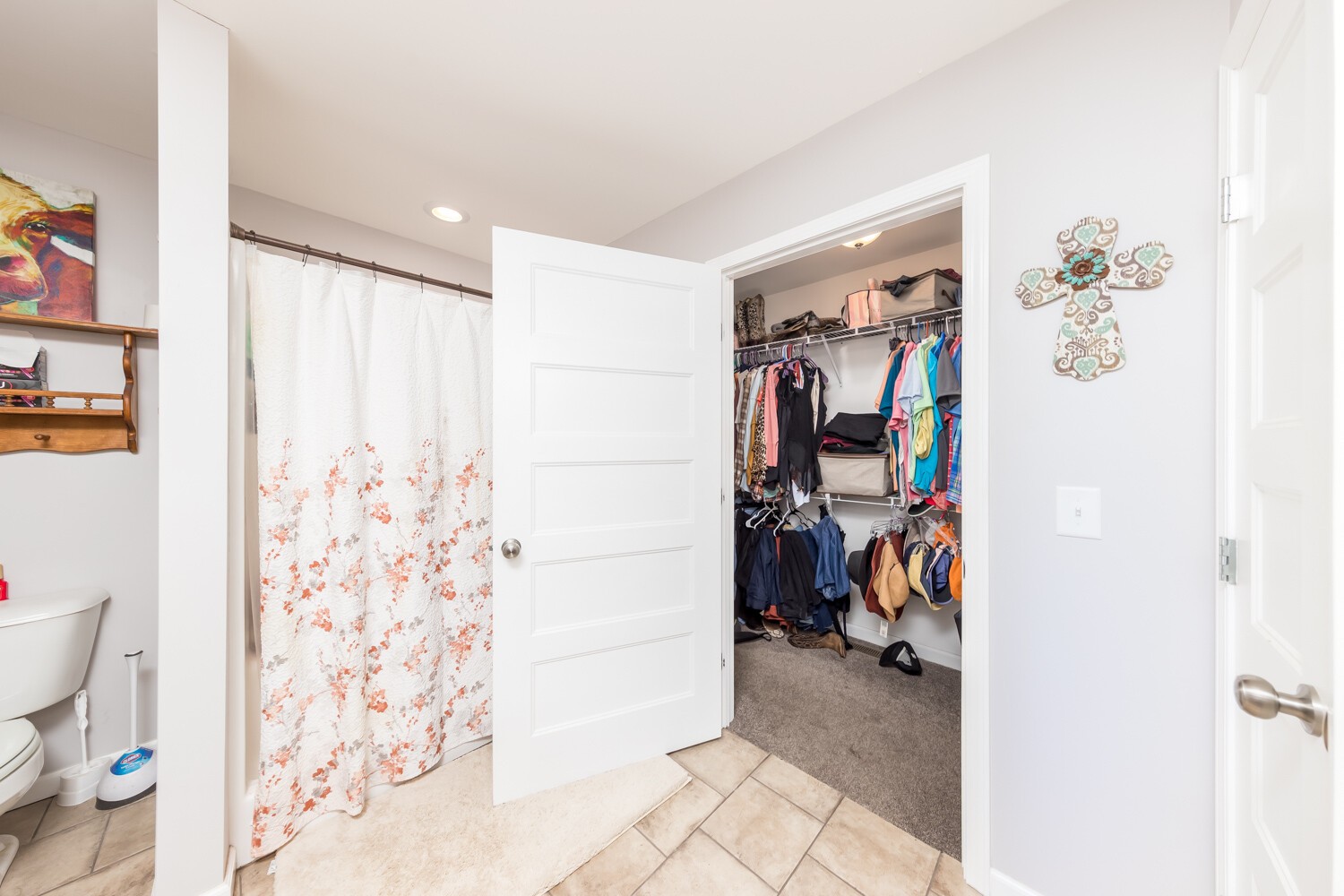 530 Lower Helton Road Alexandria, TN 37012 - Photo 20 of 24 a view of a hallway with workspace