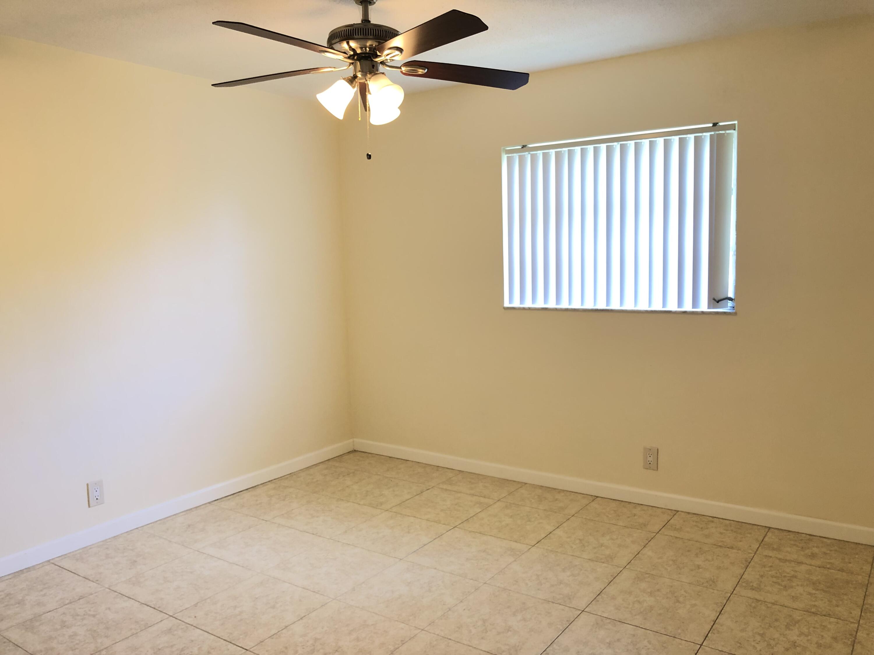 5811 Northeast 14th Road, Unit 4 Fort Lauderdale, FL 33334 - Photo 12 of 29 IMG_5708