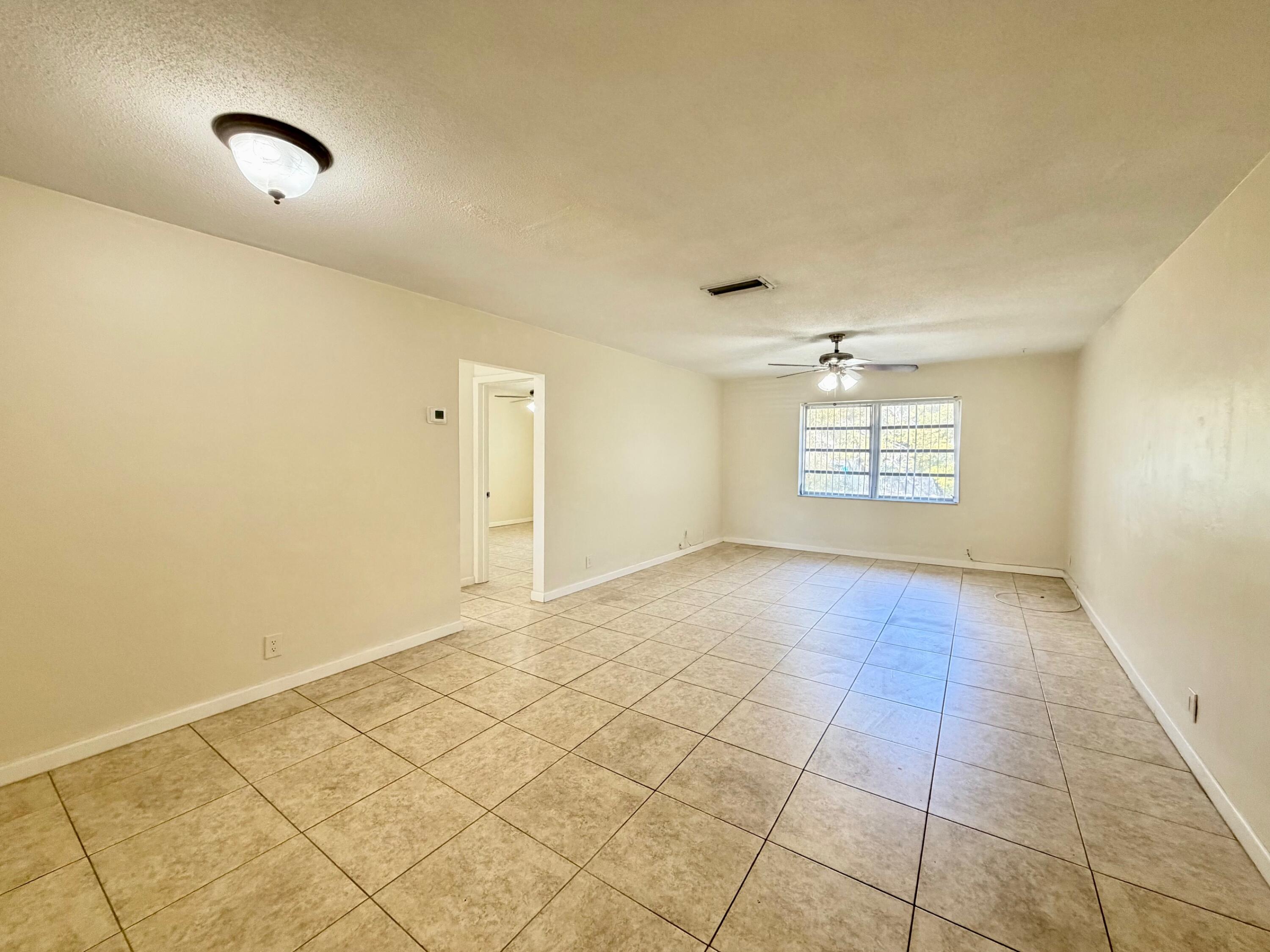 5811 Northeast 14th Road, Unit 4 Fort Lauderdale, FL 33334 - Photo 25 of 29 IMG_6193