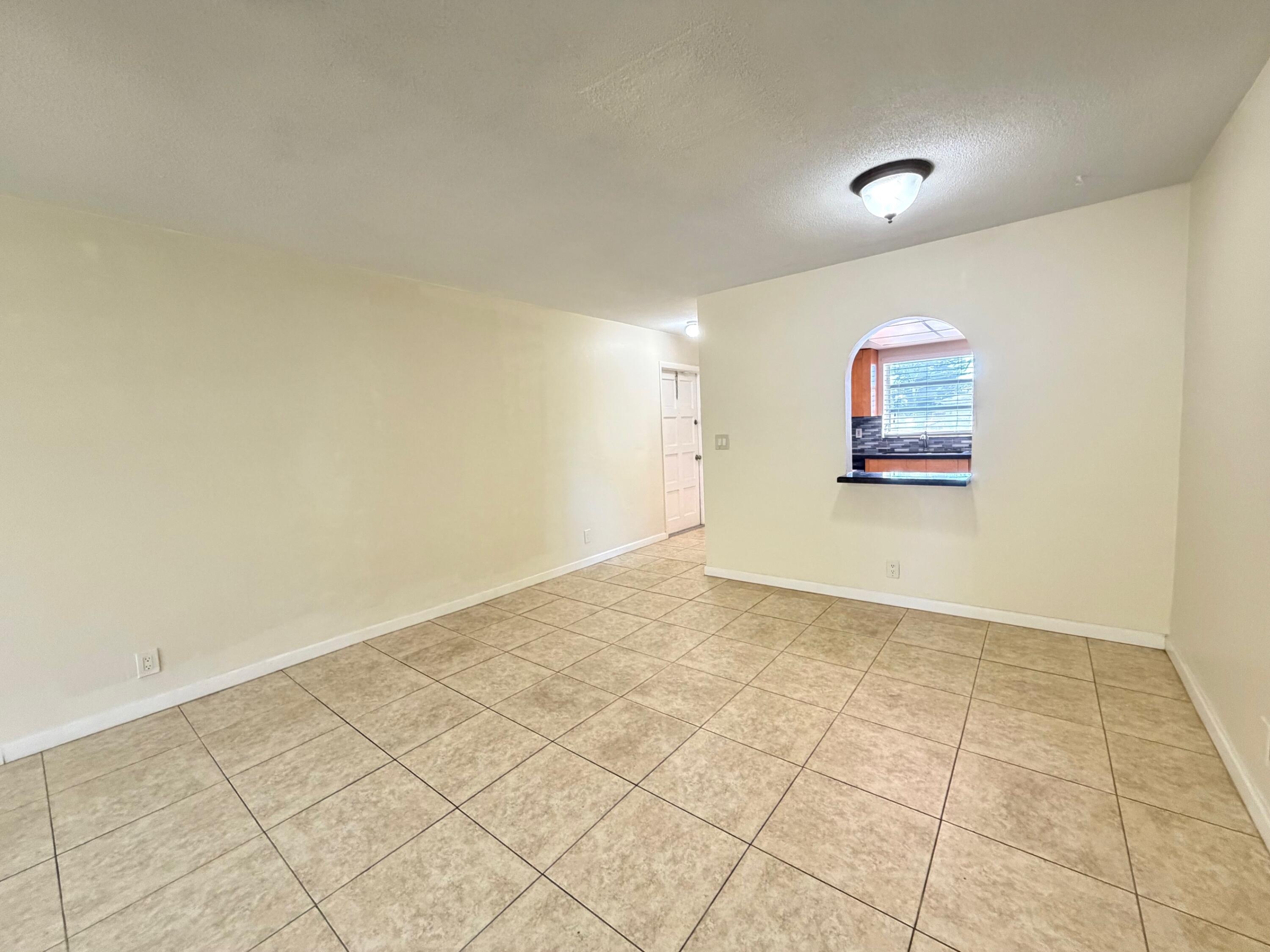 5811 Northeast 14th Road, Unit 4 Fort Lauderdale, FL 33334 - Photo 27 of 29 IMG_6196