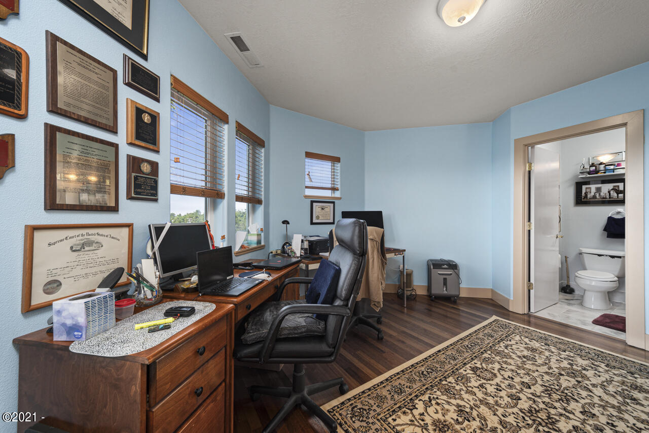 2002 Northwest View Ridge Drive Waldport, OR 97394 - Photo 11 of 49 office/bdrm