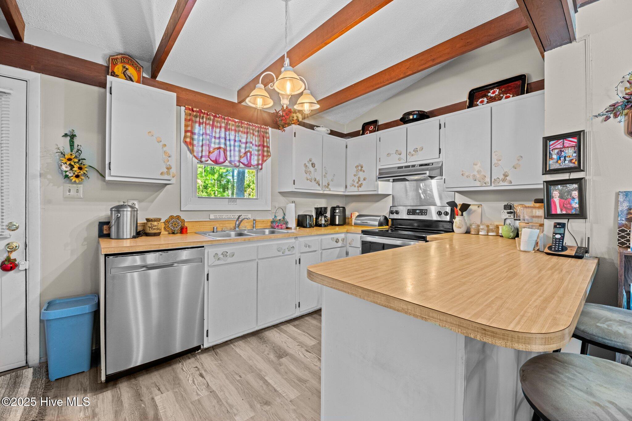 1637 RaceTrack Road New Bern, NC 28562 - Photo 13 of 36 Kitchen