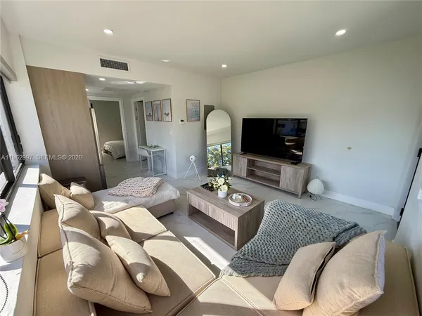 $2,900 | 944 Jefferson Avenue, Unit 9, Miami Beach, FL 33139