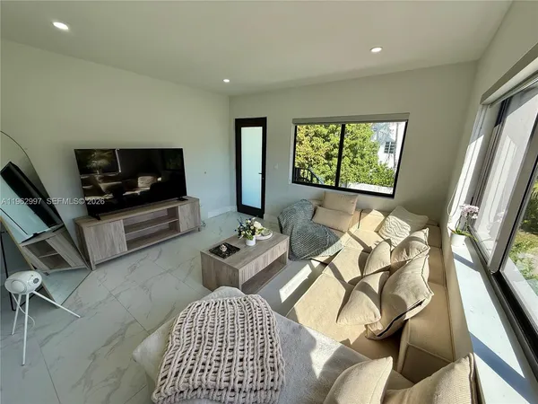 $2,900 | 944 Jefferson Avenue, Unit 9, Miami Beach, FL 33139