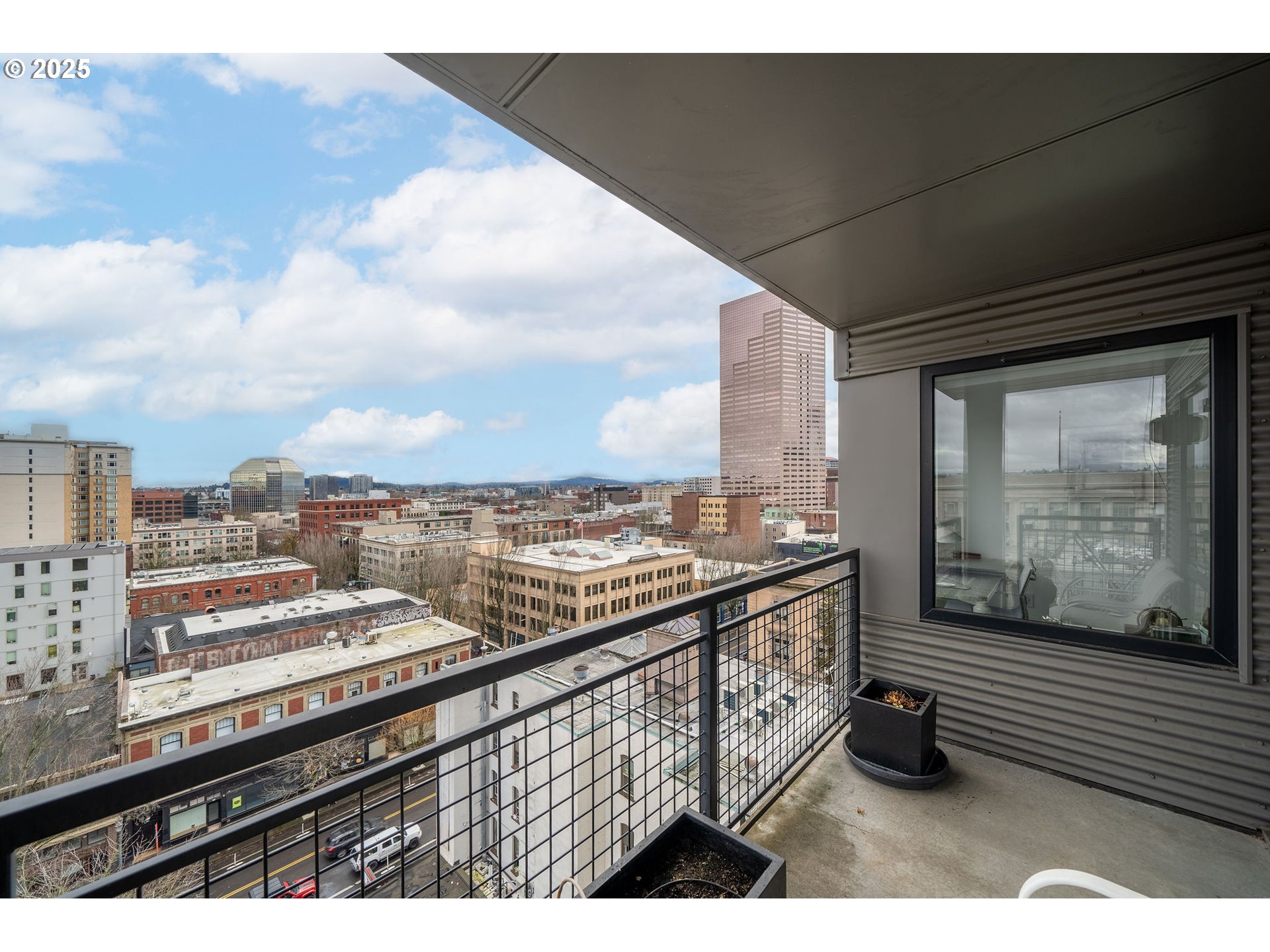 300 Northwest 8th Avenue, Unit 902 Portland, OR 97209 - Photo 27 of 46 a view of a terrace with city view