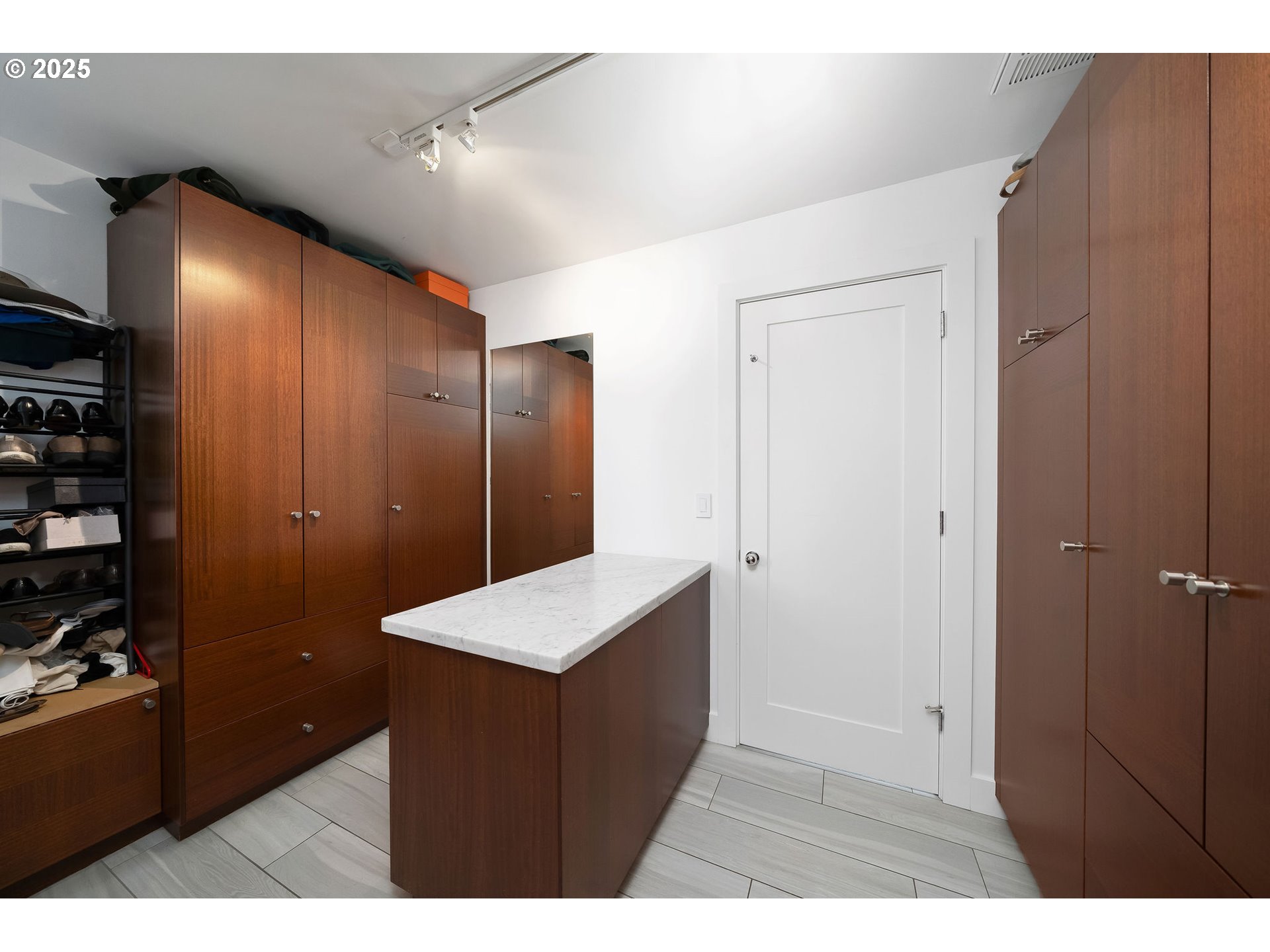 300 Northwest 8th Avenue, Unit 902 Portland, OR 97209 - Photo 28 of 46 a bathroom with a sink and a mirror