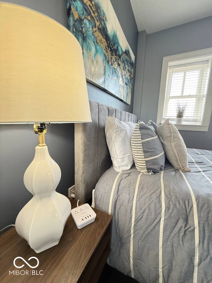 230 9th Street, Unit 406 Indianapolis, IN 46204 - Photo 2 of 14