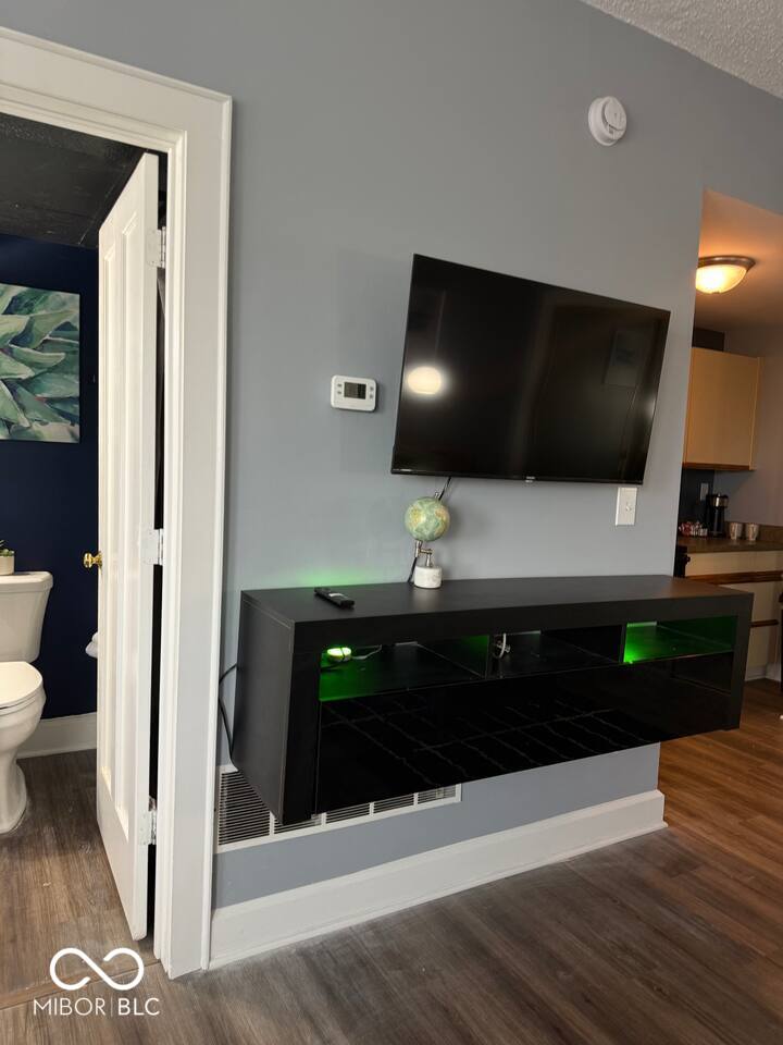 230 9th Street, Unit 406 Indianapolis, IN 46204 - Photo 9 of 14