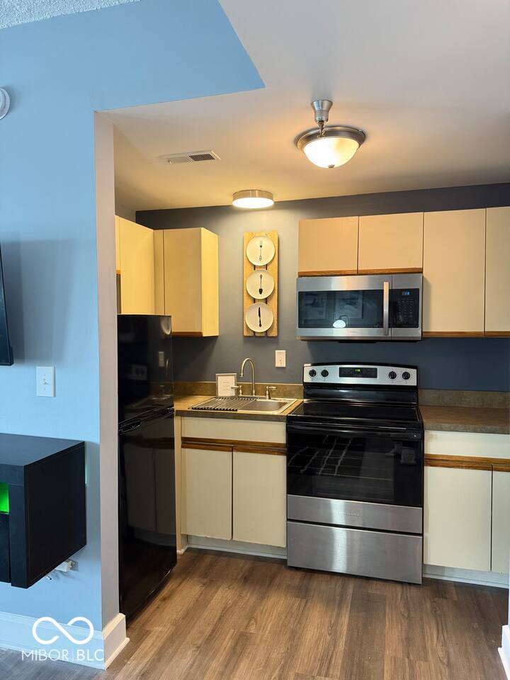 230 9th Street, Unit 406 Indianapolis, IN 46204 - Photo 10 of 14