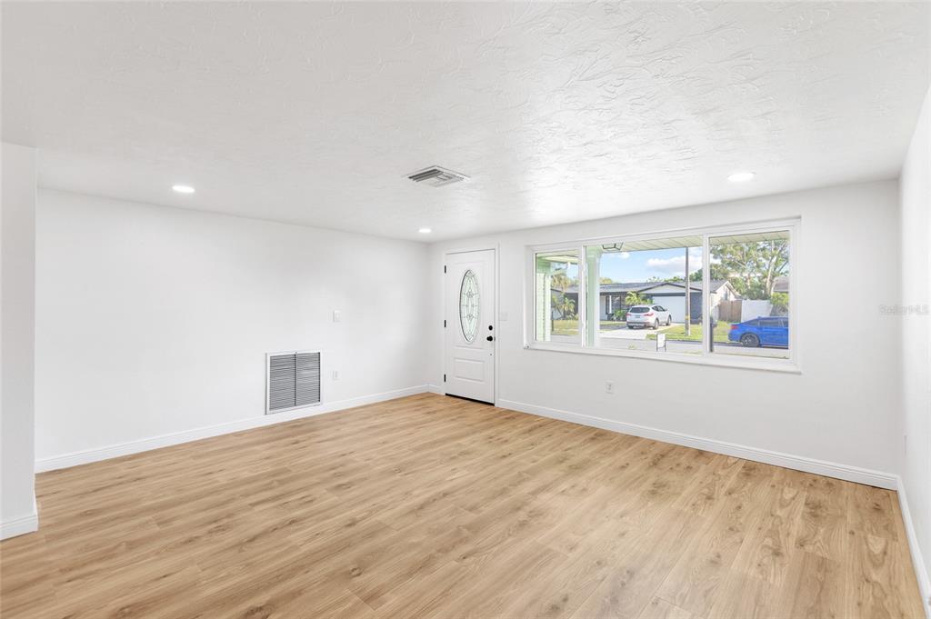 6239 7th Avenue New Port Richey, FL 34653 - Photo 7 of 39 Gallery Image 7
