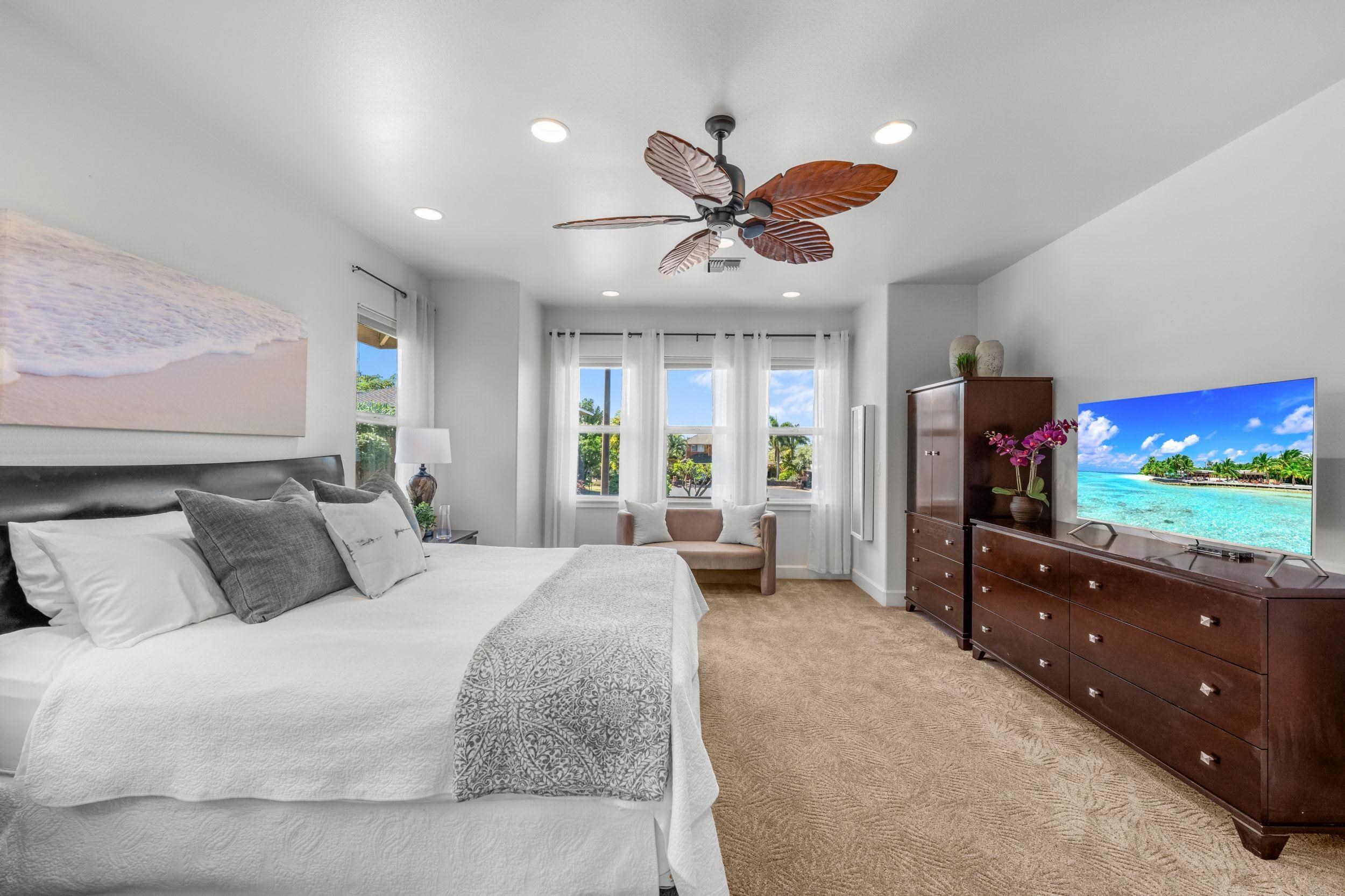 125 Kahana Makai Road Lahaina, HI 96761 - Photo 21 of 46 a bedroom with a bed and a flat screen tv