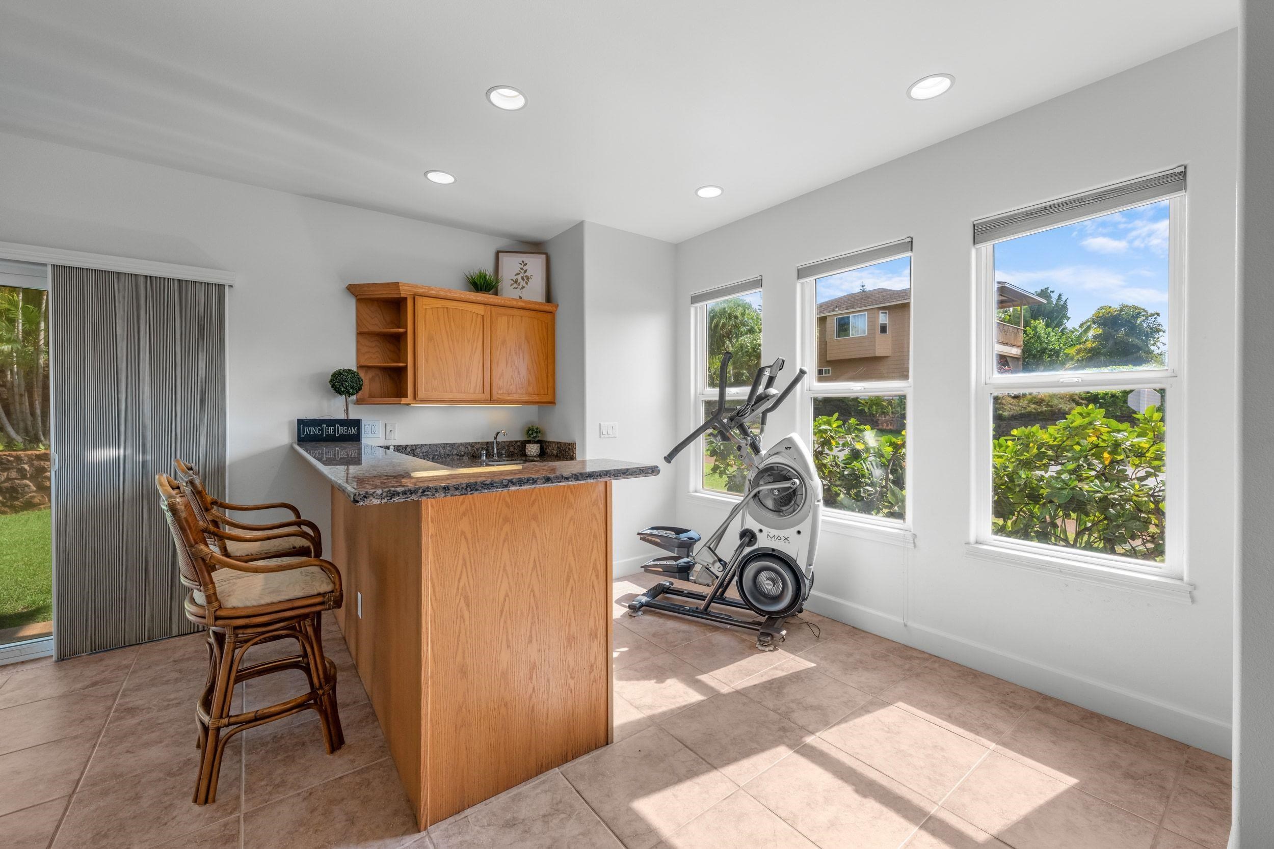 125 Kahana Makai Road Lahaina, HI 96761 - Photo 31 of 46 a room with furniture and a window