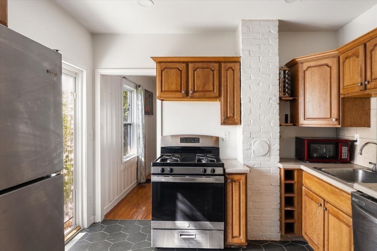 41 Massasoit Road Weymouth, MA 02191 - Photo 12 of 39 Gallery Image 12