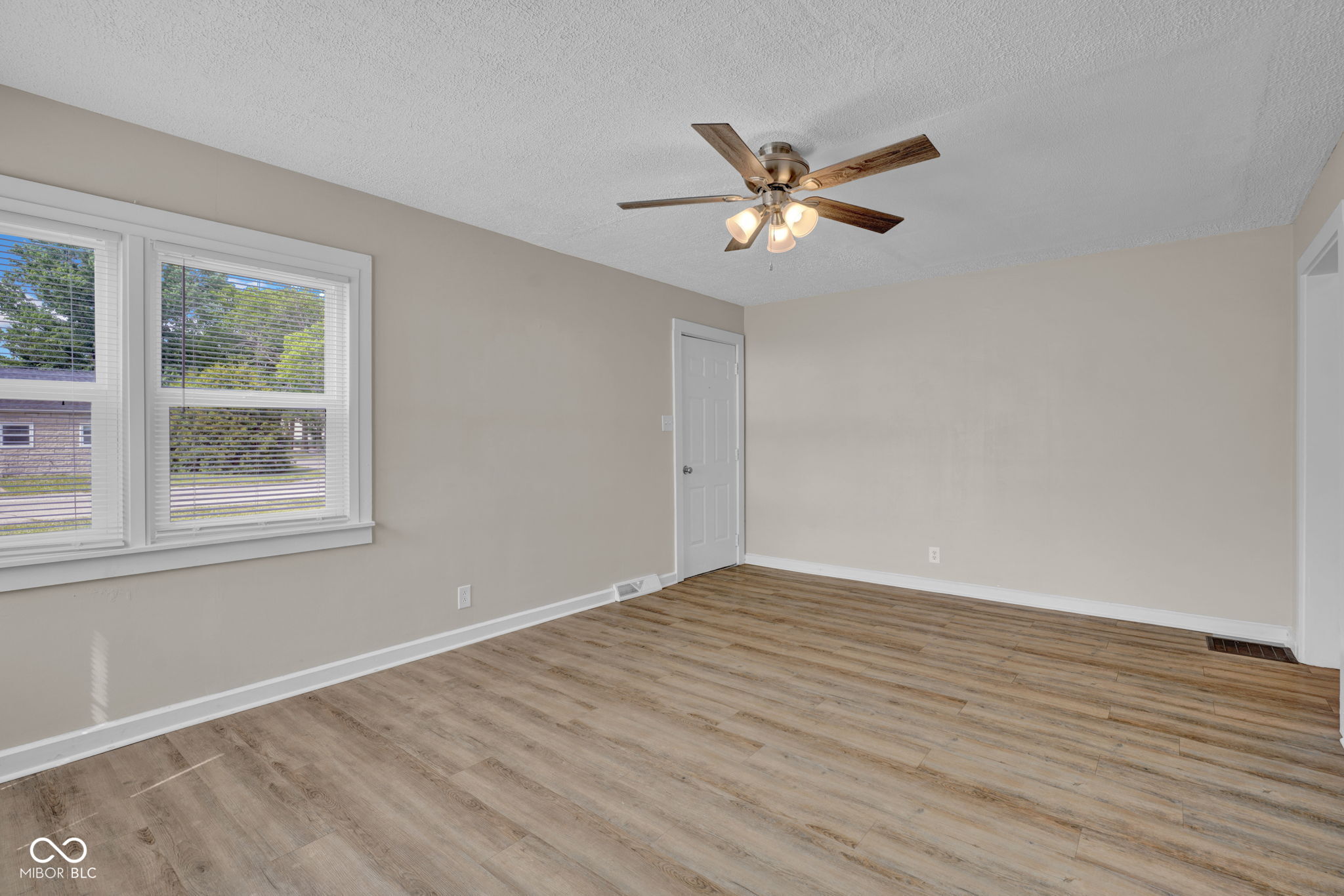 3127 13th Street Columbus, IN 47201 - Photo 7 of 30