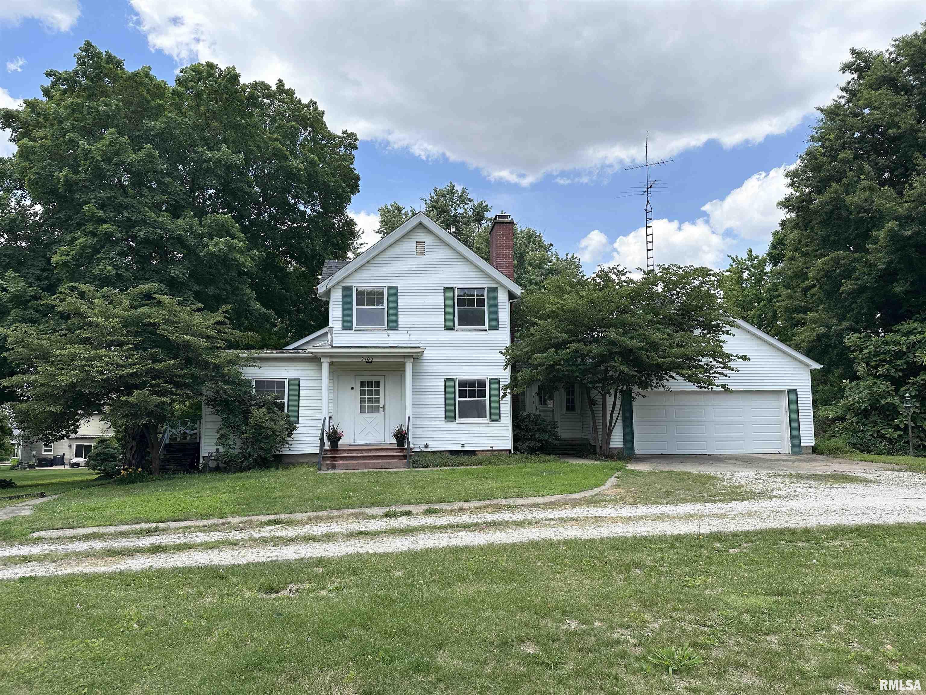 2100 Mound Road Jacksonville, IL 62650 - Photo 1 of 20