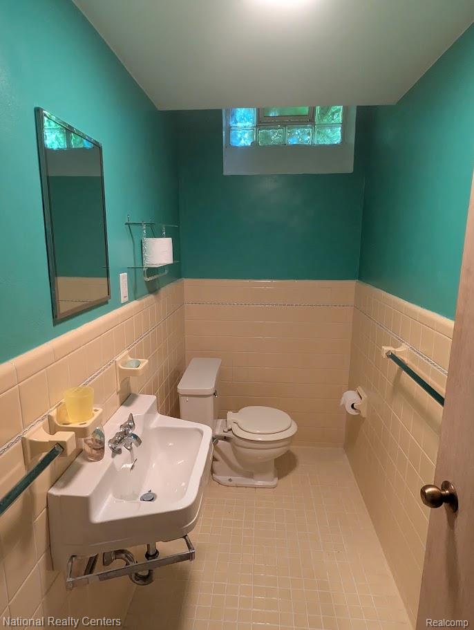 821 Pemberton Road Grosse Pointe, MI 48230 - Photo 61 of 68 Lower 1/2 bath jpg